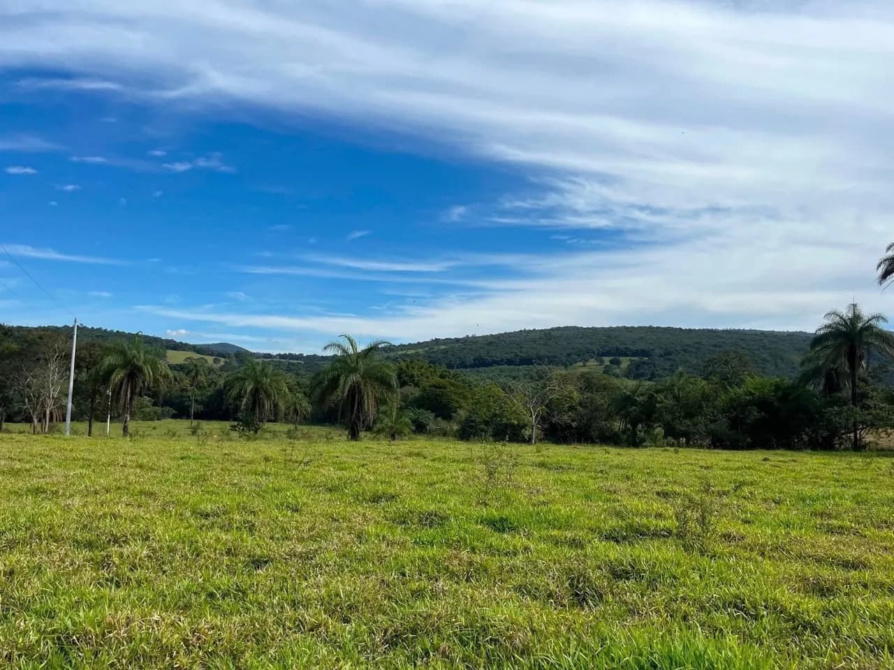 Área do empreendimento, com a serra ao fundo.